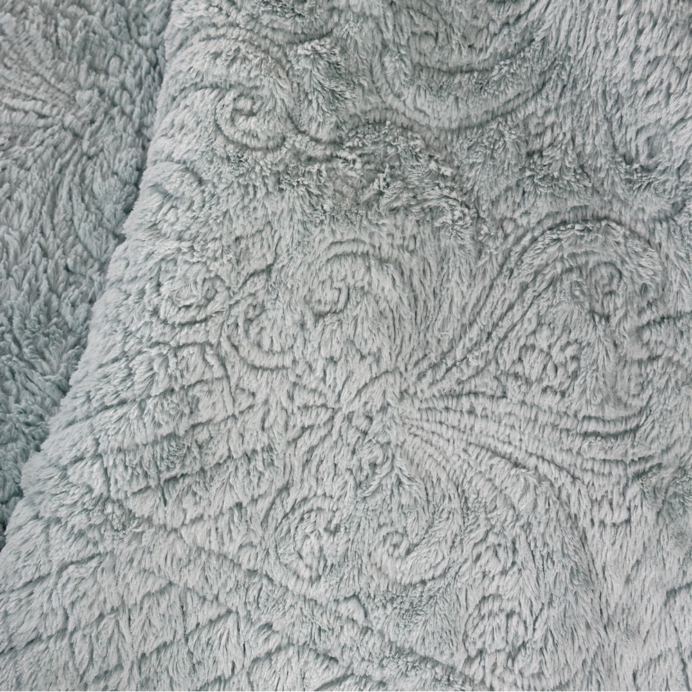 Soft Surroundings Chalet Quilt King Plush Reversible Blue 96x86 - Picture 6 of 8